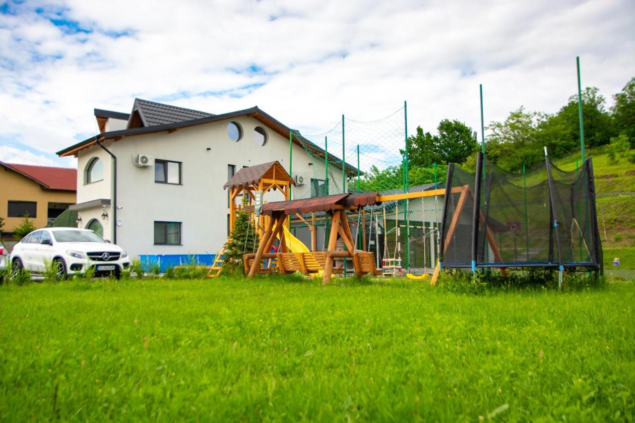 Отель Casute Din Lemn Jiblea Veche Экстерьер фото